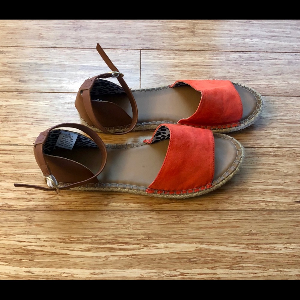 Woman’s Sandals - Picture 4 of 5